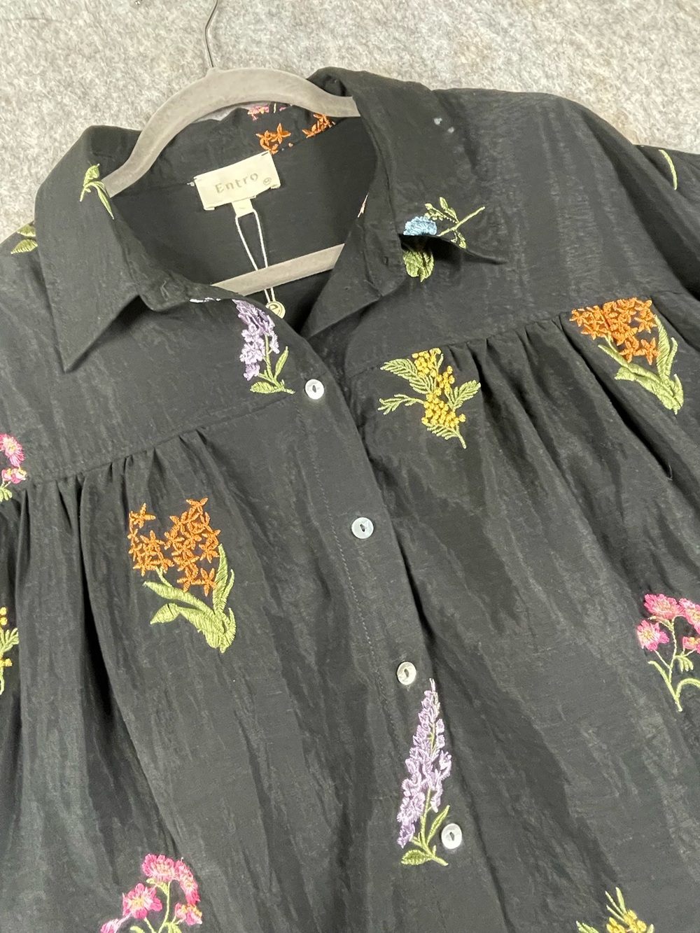 Entro Floral Embroidered Button Up Feminine Colorful Delicate Blouse NWT - Sz M